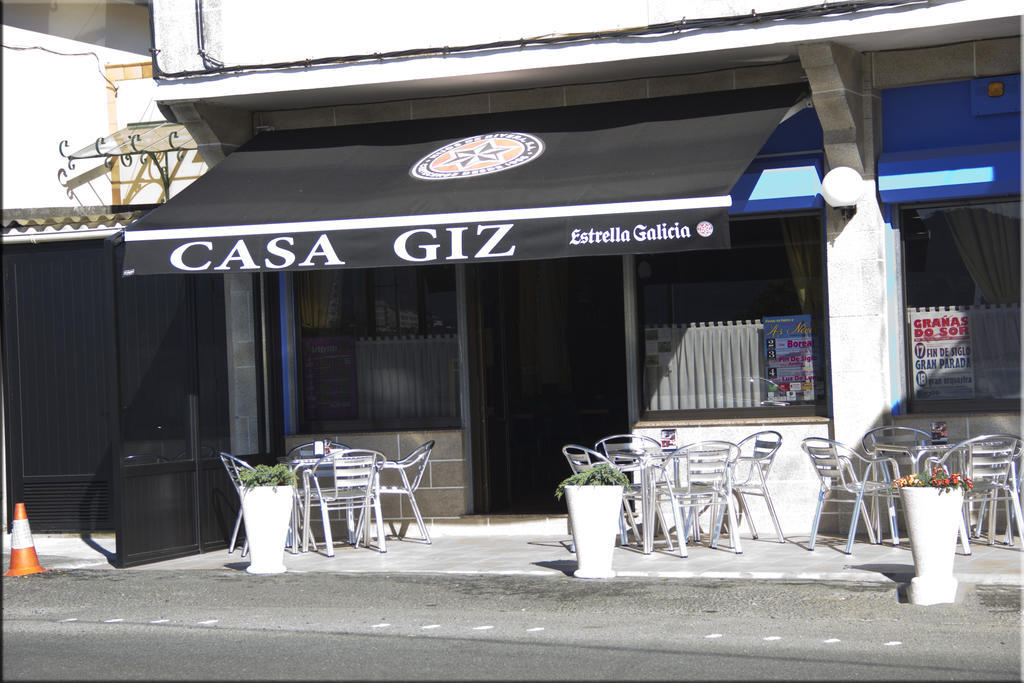 Hostal-Restaurante Casa Giz Cuina Exterior photo