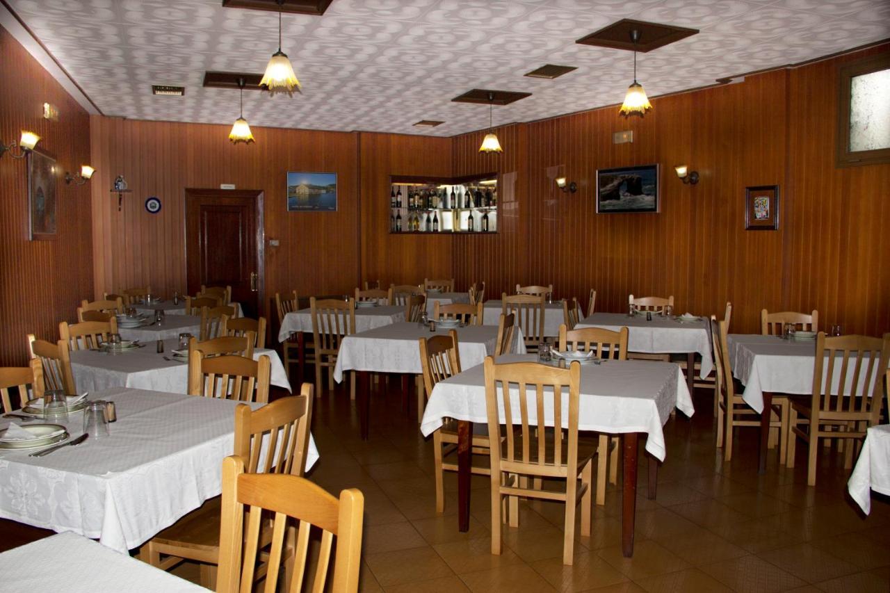 Hostal-Restaurante Casa Giz Cuina Exterior photo